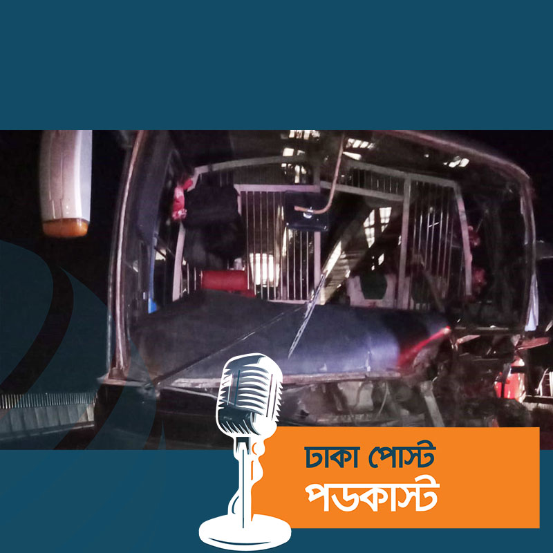 এক্সপ্রেসওয়েতে বিদ্যুতের খুঁটিবাহী ট্রাকে বাসের ধাক্কা, আহত ১০