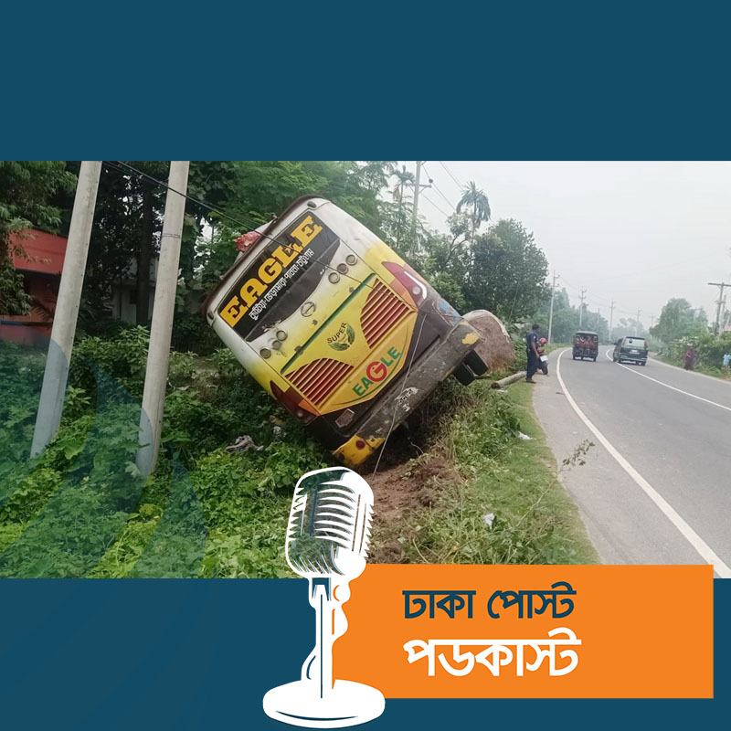 যাত্রীবাহী বাস নিয়ন্ত্রণে নিয়ে ডাকাতি