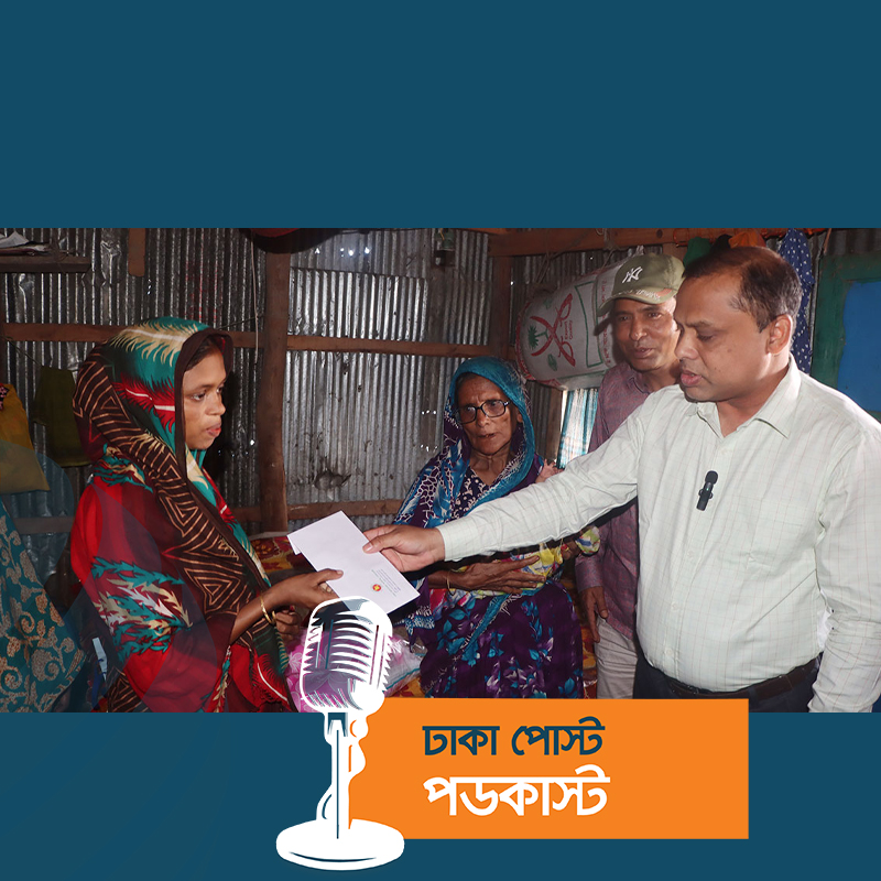 ঘূর্ণিঝড়ের রাতে জন্ম নেওয়া সিত্রাং এর বাড়িতে মিষ্টিসহ হাজির ডিসি