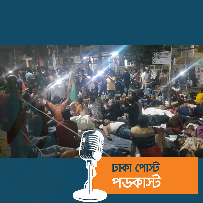 গল্প-গানে কাটছে সময়, উৎসবমুখর পরিবেশ