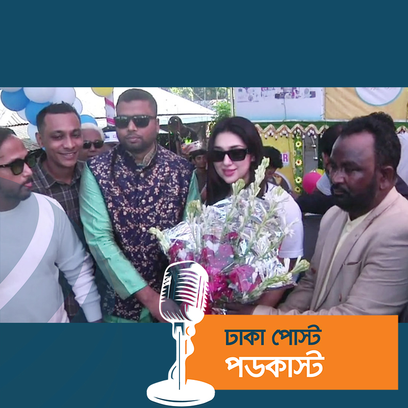 অপু বিশ্বাসকে দেখতে কুড়িগ্রামে জনতার ভিড়