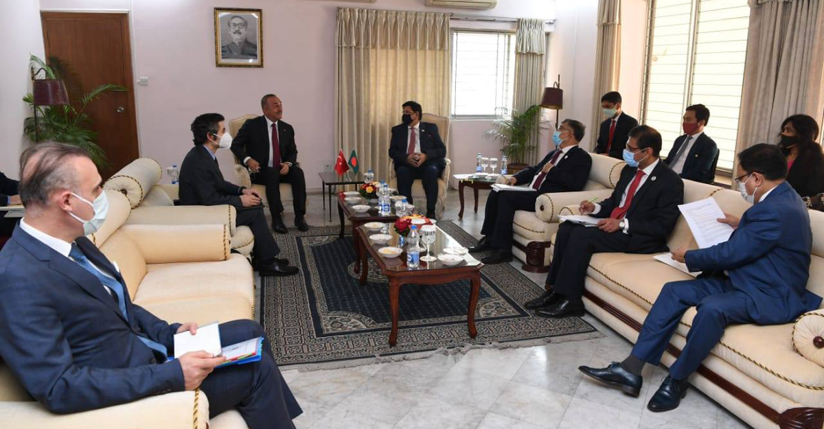 রাষ্ট্রিয় অতিথি ভবন পদ্মায় পররাষ্ট্রমন্ত্রী ড. এ কে আব্দুল মোমেনের সঙ্গে বৈঠক