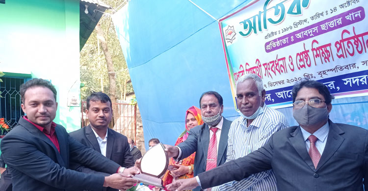 আতিক পাঠাগারের উদ্যোগে উপজেলার মেধাবী শিক্ষার্থী ও শ্রেষ্ঠ শিক্ষাপ্রতিষ্ঠানকে সম্মাননা প্রদান করা হয়েছে