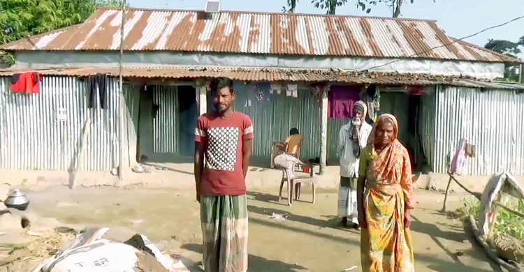 ভাগনে হজরত আলীর সঙ্গে বৃদ্ধ ফুলবানু