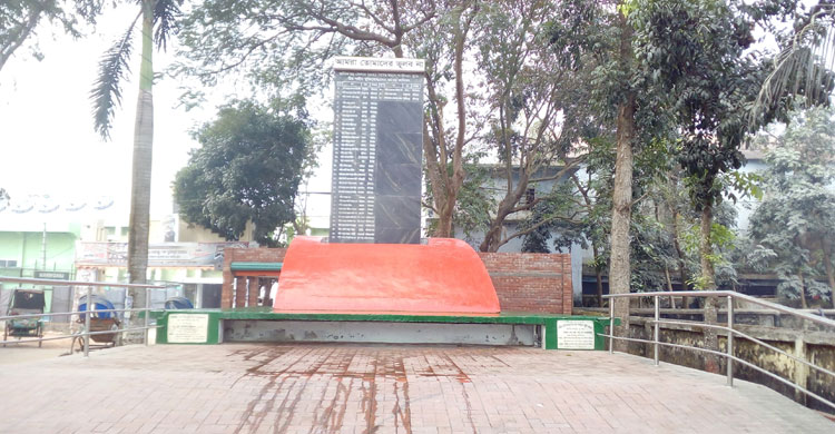 মুক্ত মানিকগঞ্জে পতাকা ওড়ে ১৪ ডিসেম্বর