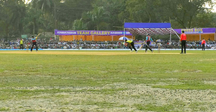 ময়মনসিংহ রাইডার্স বনাম ময়মনসিংহ সিক্সার্সের খেলার মুহূর্ত