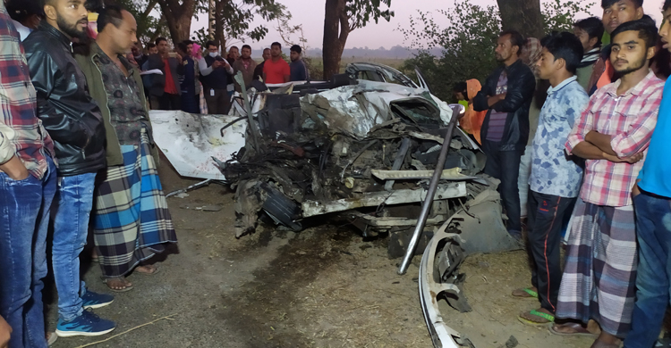 বাস-প্রাইভেটকার সংঘর্ষ