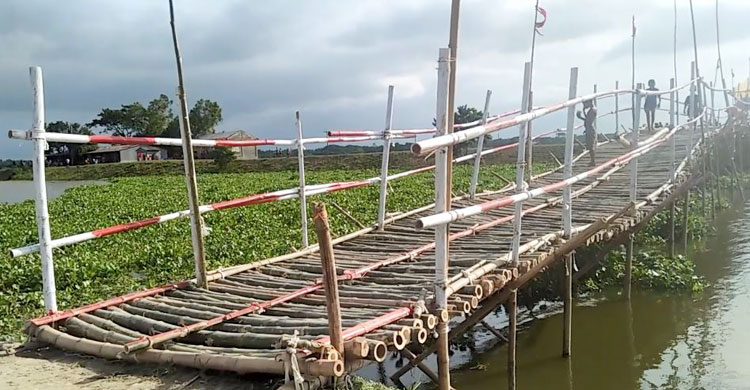 কেন্দুয়ার সুতি নদের ওপর নির্মিত বাঁশের সাঁকো