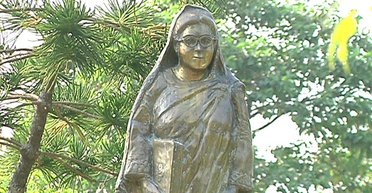 বেগম রোকেয়ার ভাস্কর্য