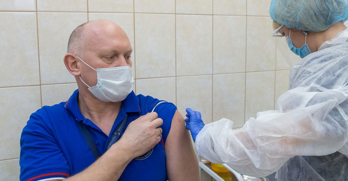 দেশের মোট জনসংখ্যার ৬০ শতাংশ মানুষকে ভ্যাকসিনের আওতায় আনতে চাচ্ছে পুতিন প্রশাসন