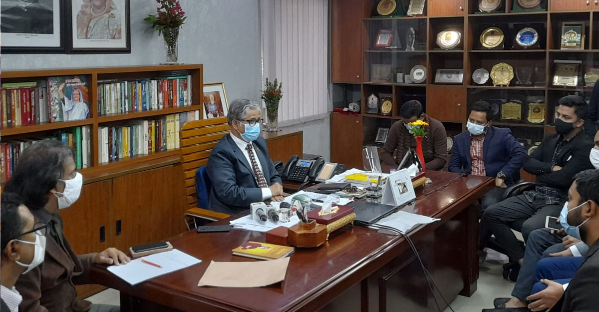 বিচ্ছিন্নভাবে হল খোলার সিদ্ধান্ত নেওয়া যাবে না: ঢাবি ভিসি