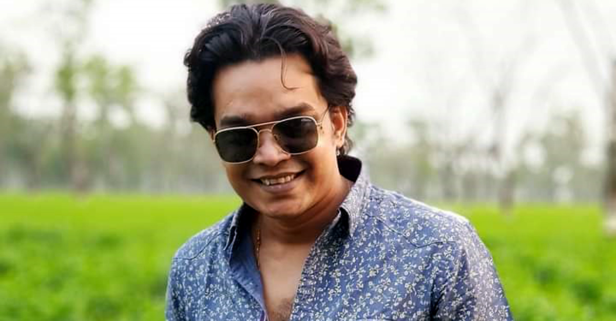 ঢাবিতে অটোরিকশা চালককে কান ধরিয়ে ওঠ-বস