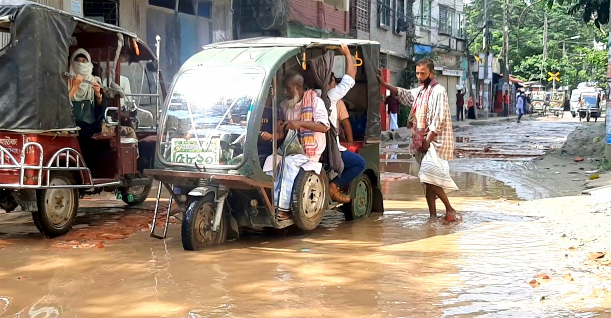 ময়মনসিংহ সিটির ৩ কিলোমিটার সড়কই খানাখন্দে ভরা