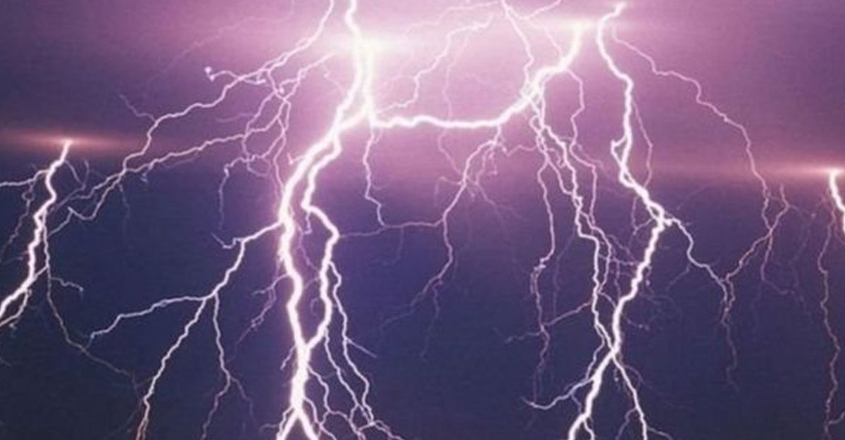 দিনাজপুরে বজ্রপাতে ৭ জনের করুণ মৃত্যু