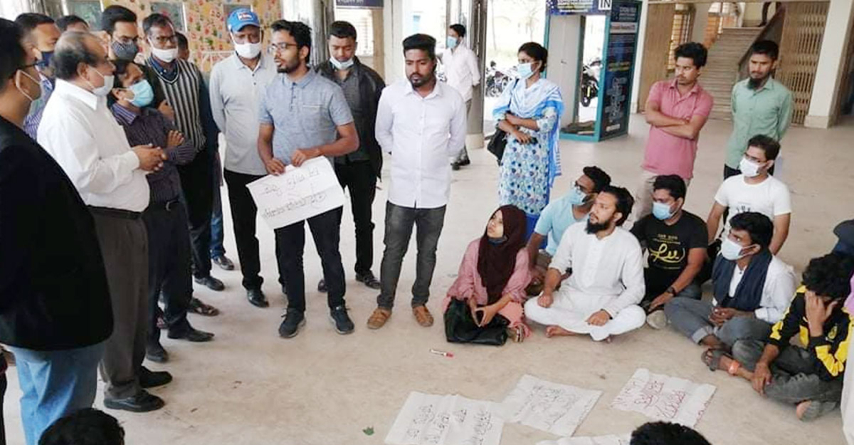 দ্বিতীয় দিনে ববি শিক্ষার্থীদের অবস্থান কর্মসূচি