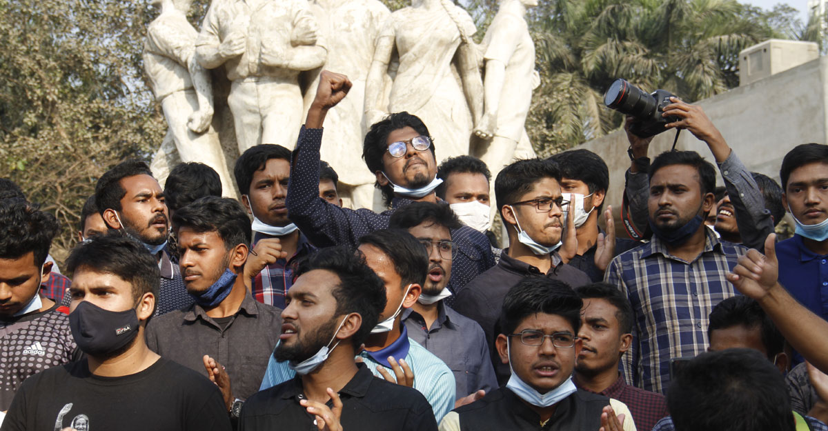 যে দাবিতে আন্দোলনে ঢাবি শিক্ষার্থীরা