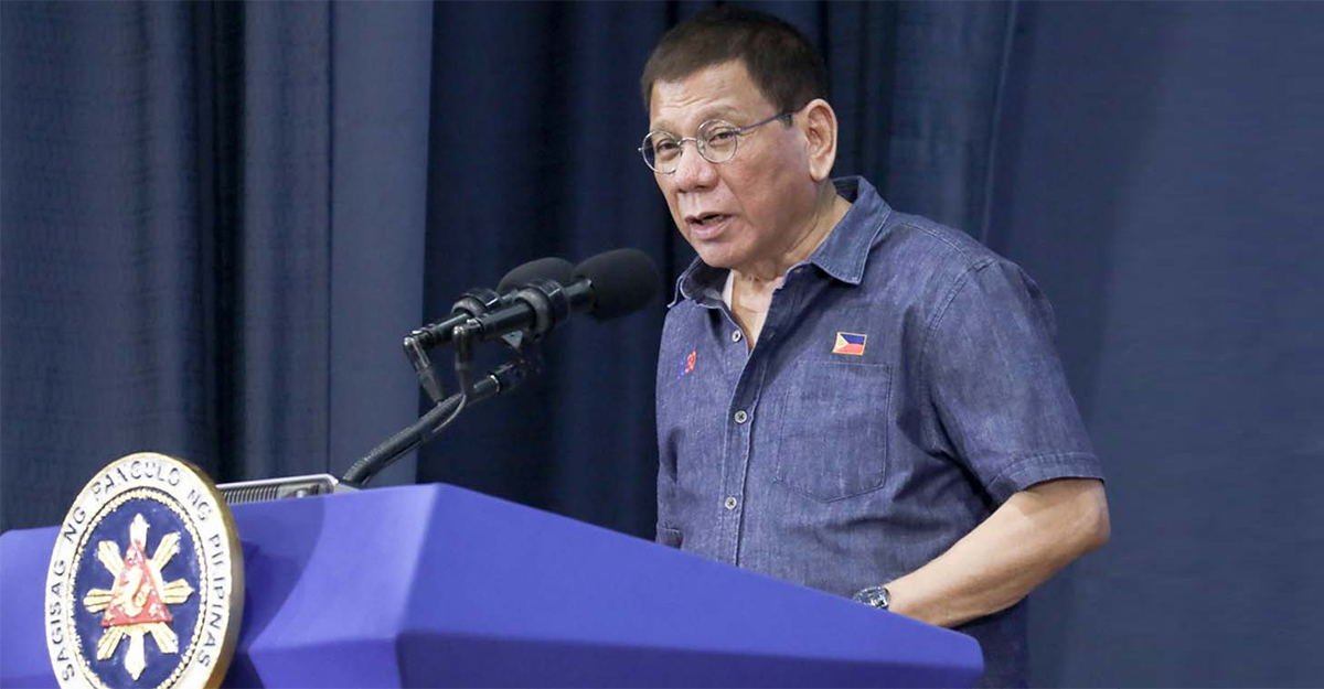 কমিউনিস্ট দেখলেই হত্যার নির্দেশ দুতার্তের 