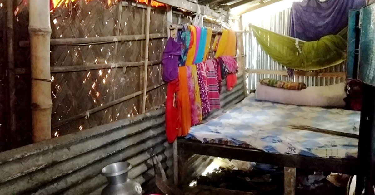 ইউপি সদস্যকে টাকা দিয়েও মেলেনি ঘর