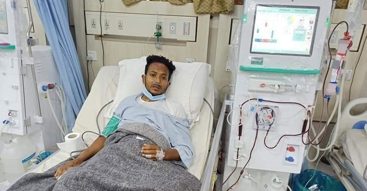 আনোয়ার খান মডার্ন মেডিকেল কলেজ হাসপাতালের কিডনি বিভাগে তার কিডনি ডায়ালাইসিস চিকিৎসা চলছে।