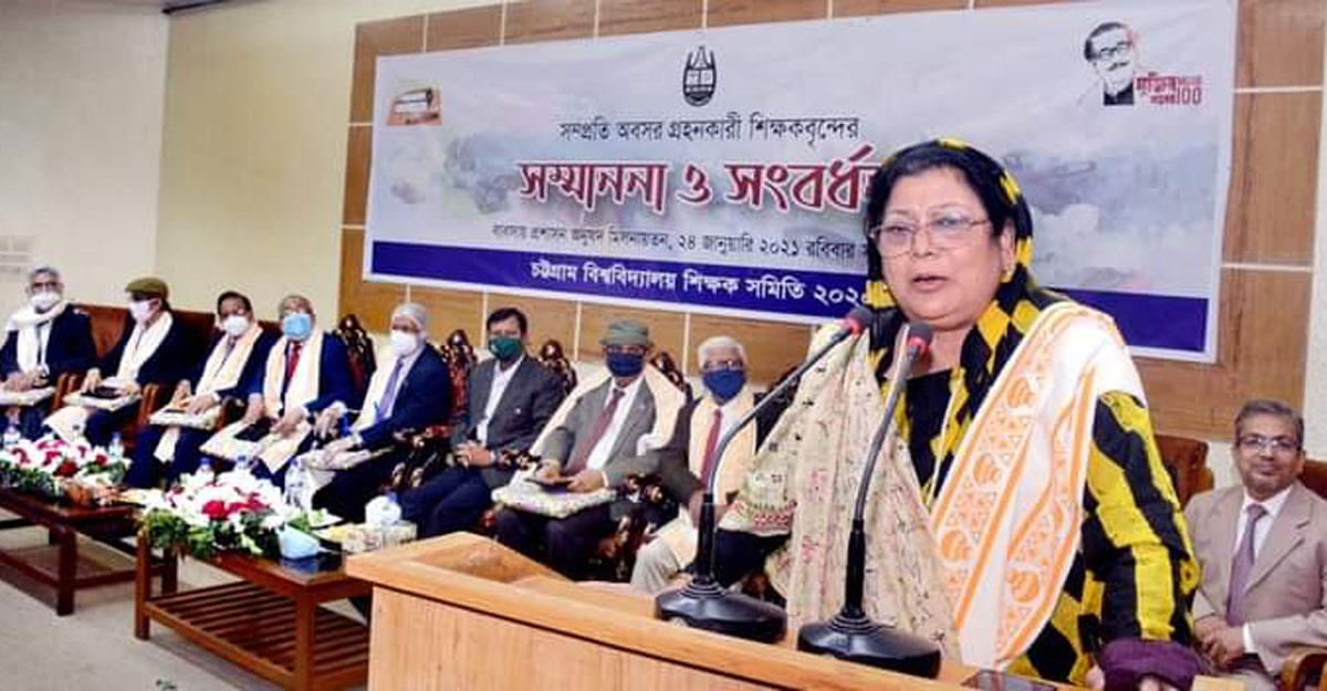 চবি শিক্ষক সমিতির ‘সম্মাননা' পেলেন ১৩ বিদায়ী শিক্ষক