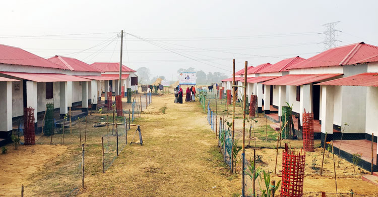 মুজিব বর্ষ উপলক্ষে ঘর পায় হীরামণির পরিবার 