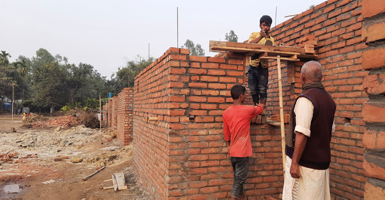 সারি সারি এসব ঘর নির্মাণ করা হয়েছে ভূমিহীনদের জন্য