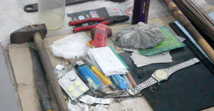 আধুনিক যুগেও এখানে হাতুড়ি-বাটাল-করাত দিয়ে মরদেহ কাটা হয়