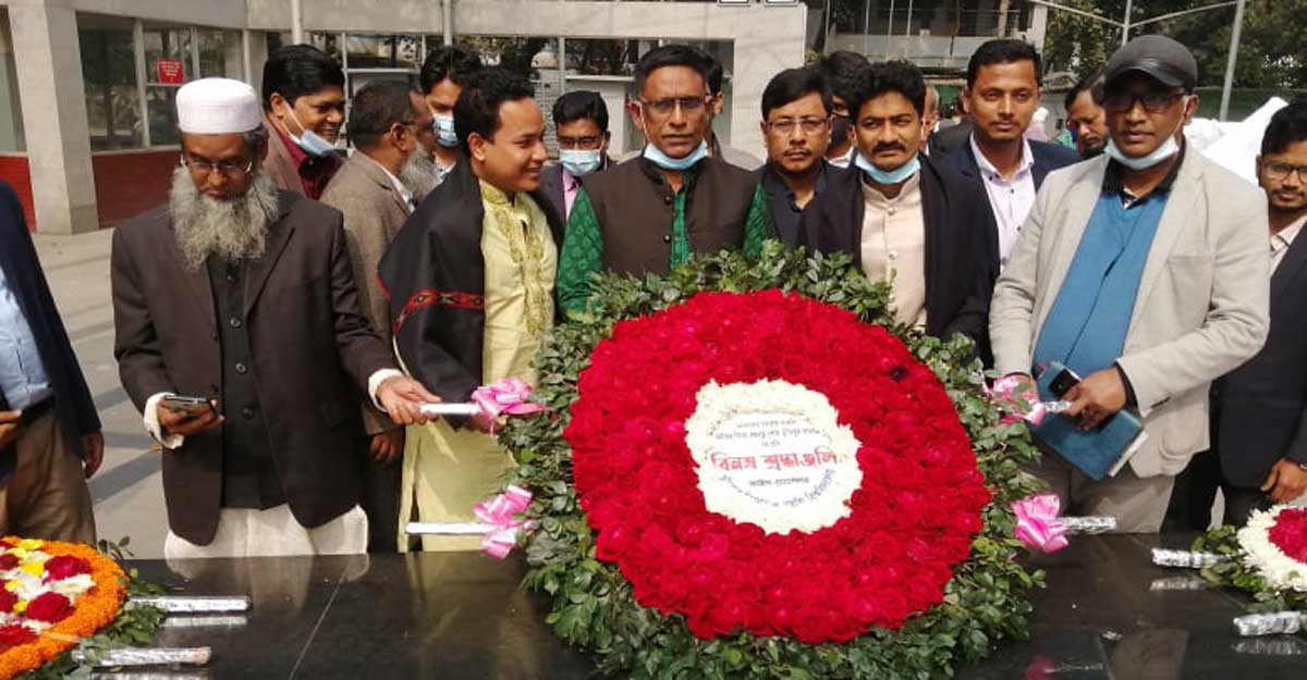বঙ্গবন্ধুর প্রতিকৃতিতে ভিসি ড. নাছিম আখতারের শ্রদ্ধা