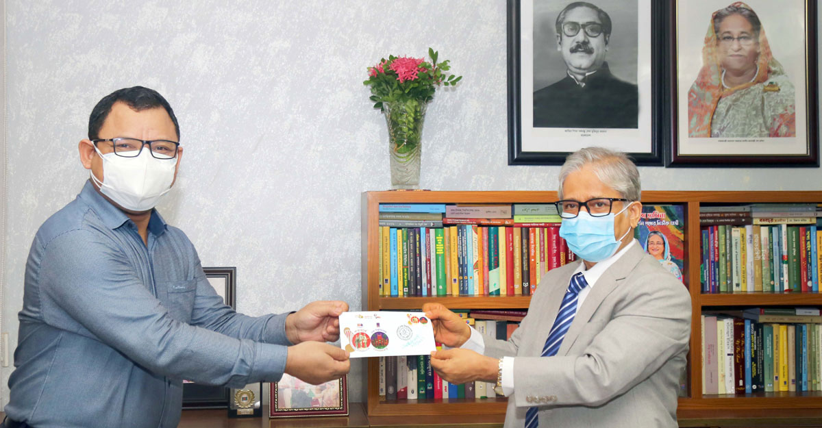 ঢাবির শতবর্ষে মন্ত্রণালয়ের ডাকটিকিট, উপাচার্যের ধন্যবাদ