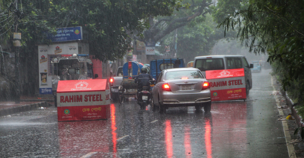 বঙ্গোপসাগরে লঘুচাপ, থেমে থেমে বৃষ্টির আভাস