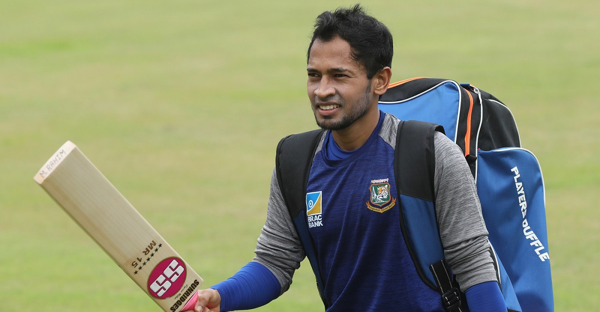 সিরিজের মাঝপথে দেশে ফিরে আসছেন মুশফিক