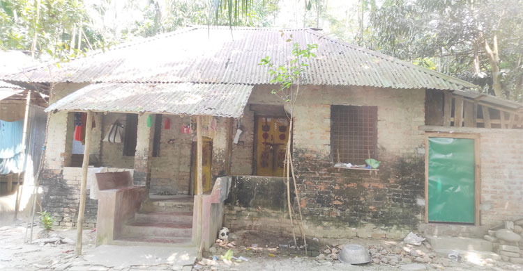 আঁখির বসতবাড়ি