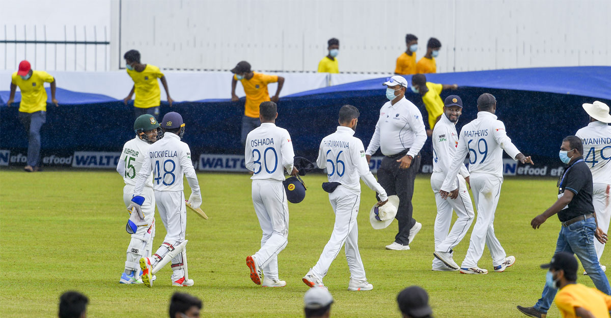 ম্যাচ সেন্টার: ৫০০ রানের আক্ষেপ নিয়ে দিনশেষ