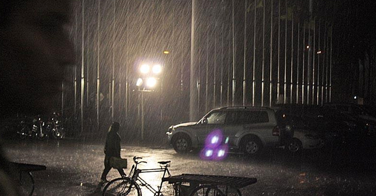 ঢাকায় কালবৈশাখীর আঘাত