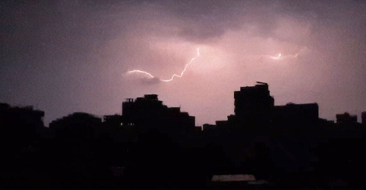 কালবৈশাখী ঝড়ের সঙ্গে রাজধানীতে স্বস্তির বৃষ্টি