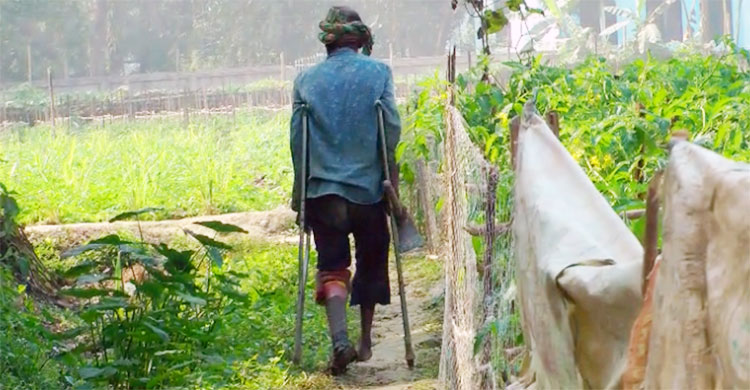 কাজ শেষে বাড়ি ফিরছেন বিল্লাল