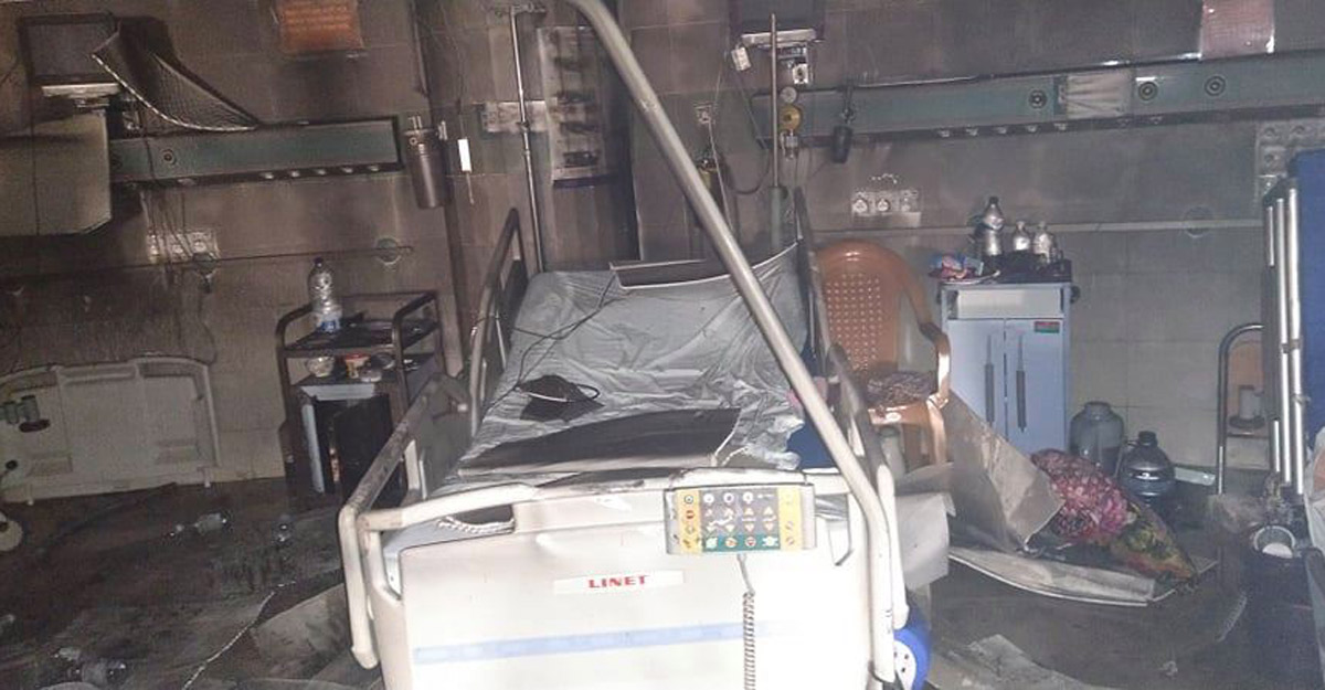 ঢামেকের করোনা রোগীদের আইসিইউয়ে আগুন, তিনজনের মৃত্যু