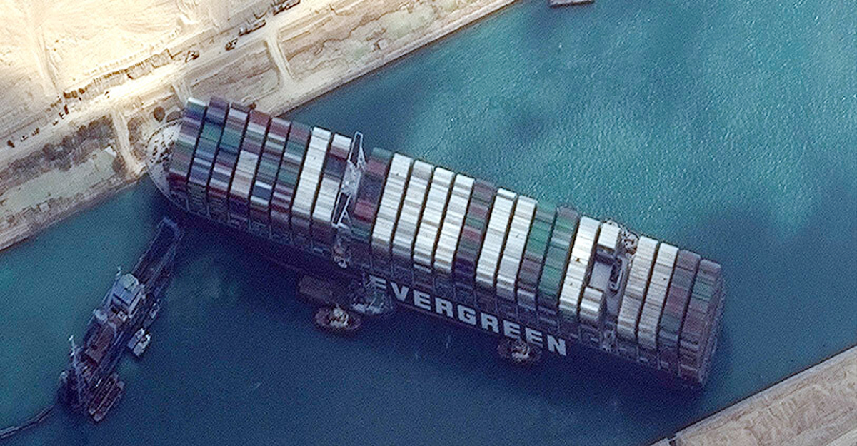 এক সপ্তাহ পর সরেছে সুয়েজ খালে আটকে পড়া জাহাজটি 