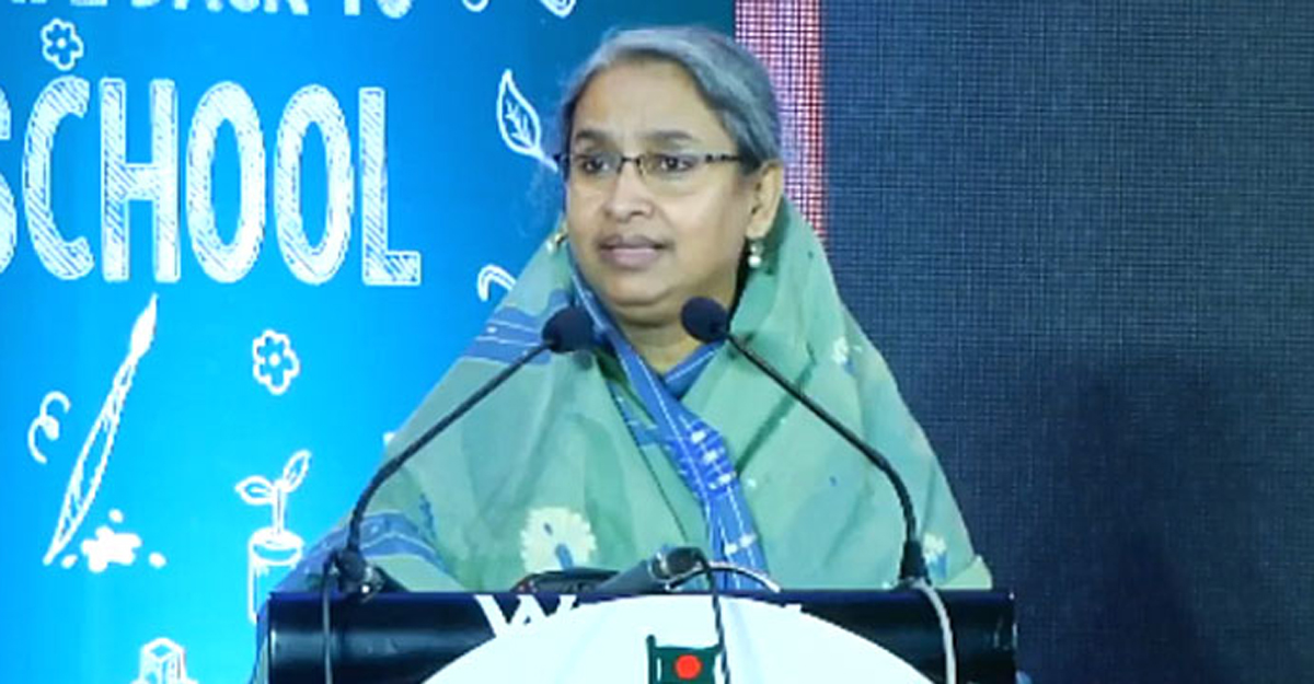 শুধু পাঠ্যবই নয়, শিক্ষার্থীদের অন্য বইও পড়তে দিন