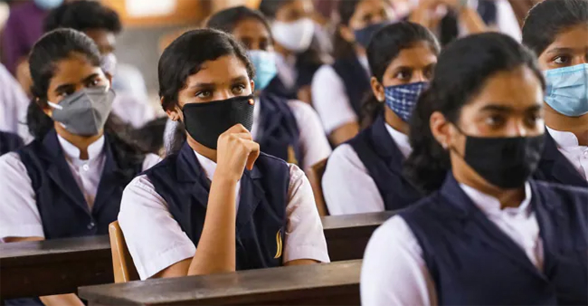 ভারতে মাধ্যমিক পরীক্ষা বাতিল, স্থগিত উচ্চ মাধ্যমিক