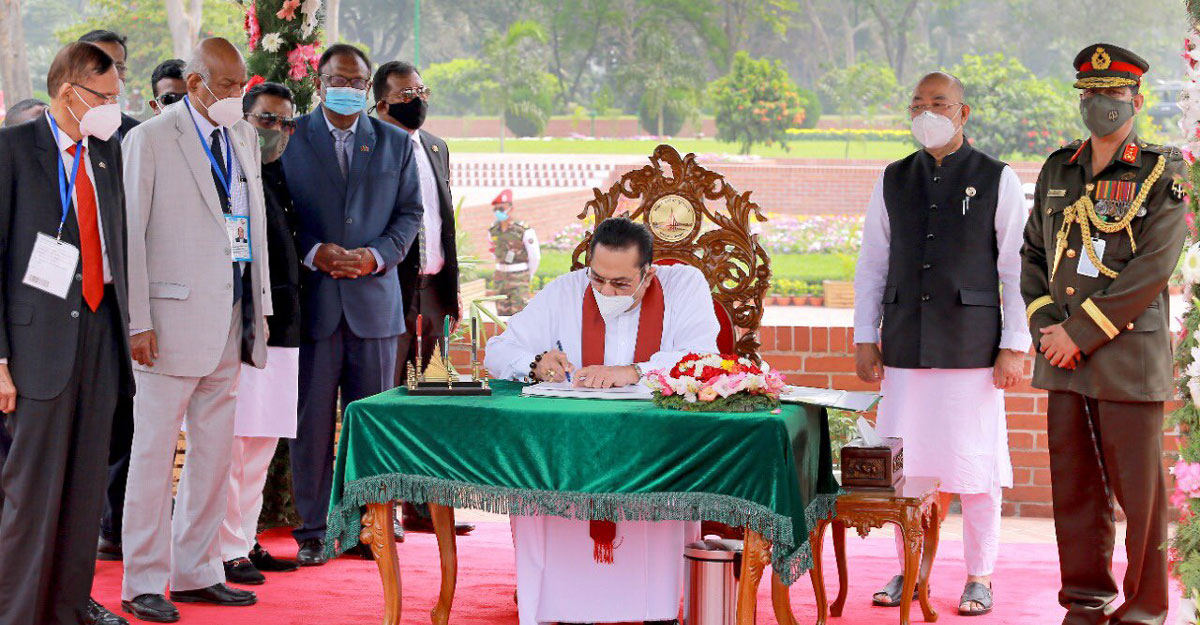 জাতীয় স্মৃতিসৌধে শ্রীলঙ্কার প্রধানমন্ত্রীর শ্রদ্ধা