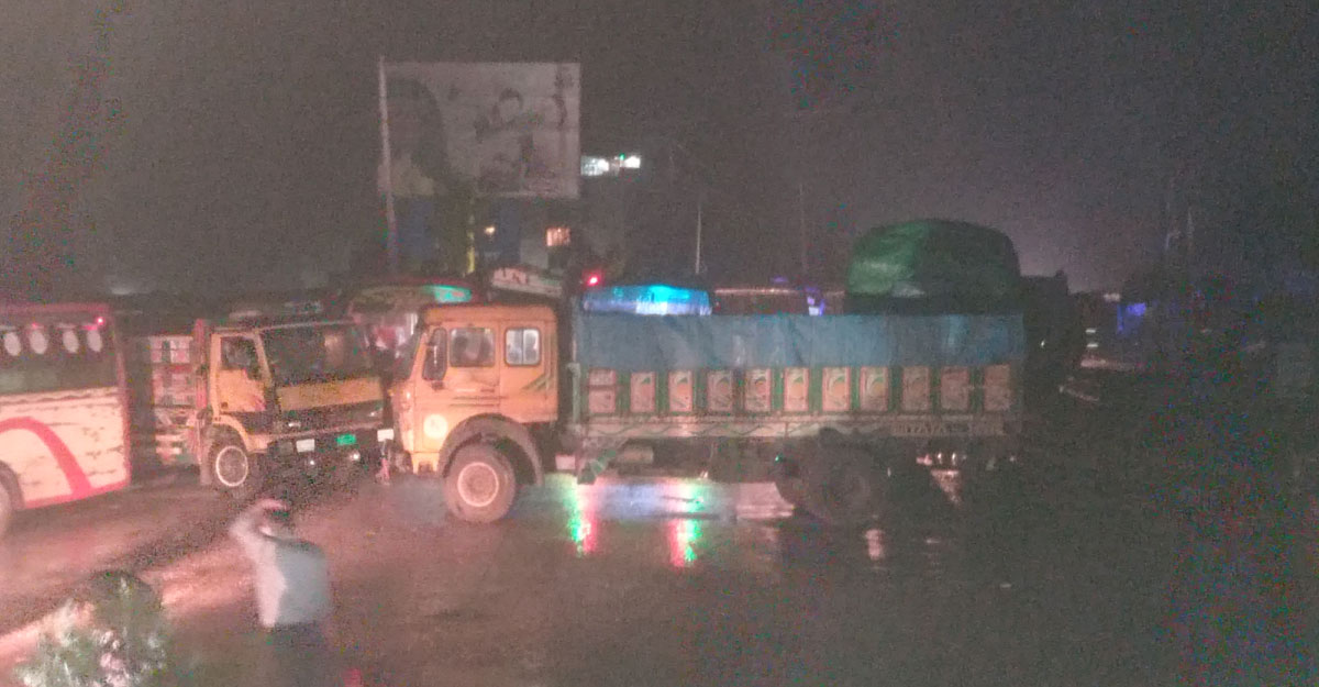 পাটুরিয়ায় ফেরি ও লঞ্চ চলাচল শুরু