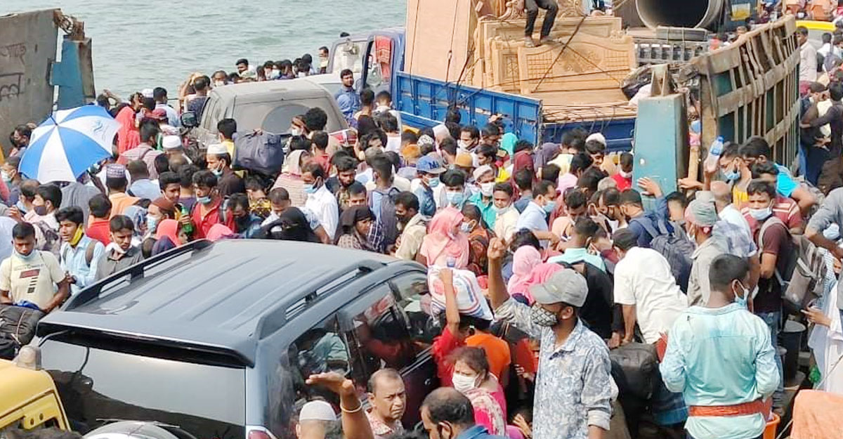 শিমুলিয়াঘাটে ঘরমুখী মানুষের ভিড়