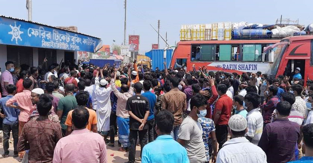 শিমুলিয়া ঘাটে যাত্রীদের বিক্ষোভ