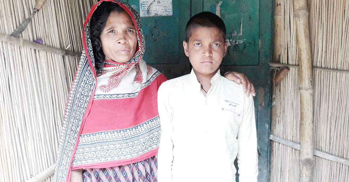 এক লাখ টাকা বাঁচাতে পারে ক্যান্সার আক্রান্ত কিশোর রবিউলকে