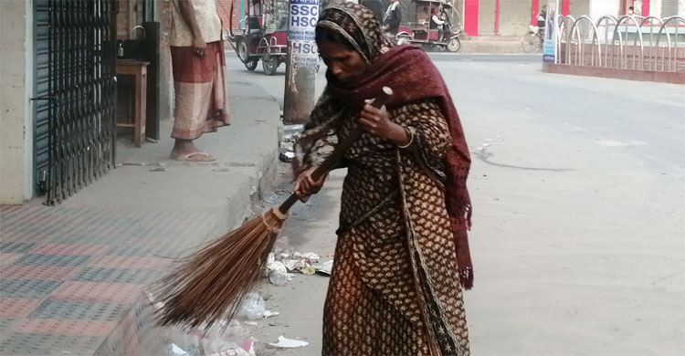 পরিচ্ছন্ন কর্মী আয়শা সিদ্দিকা