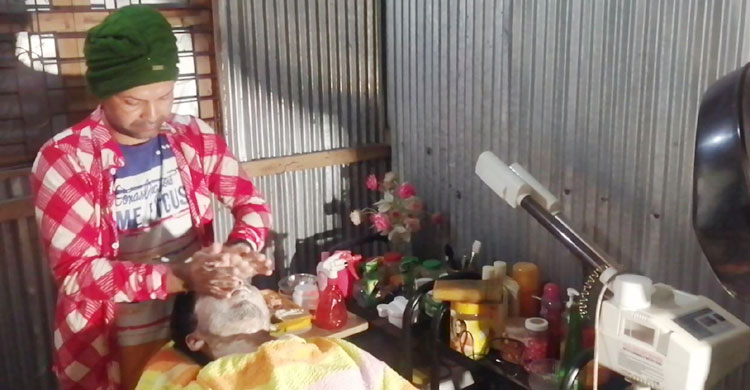 আরিফুল ইসলাম আরিফ গড়ে তুলেছেন বিউটি পারলার