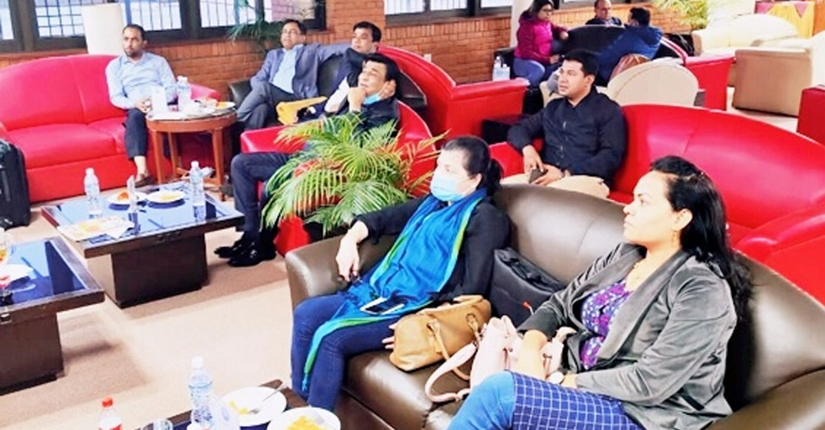 কাঠমান্ডুতে আটকা সালাউদ্দিনরা ও নেপাল কাবাডি দল