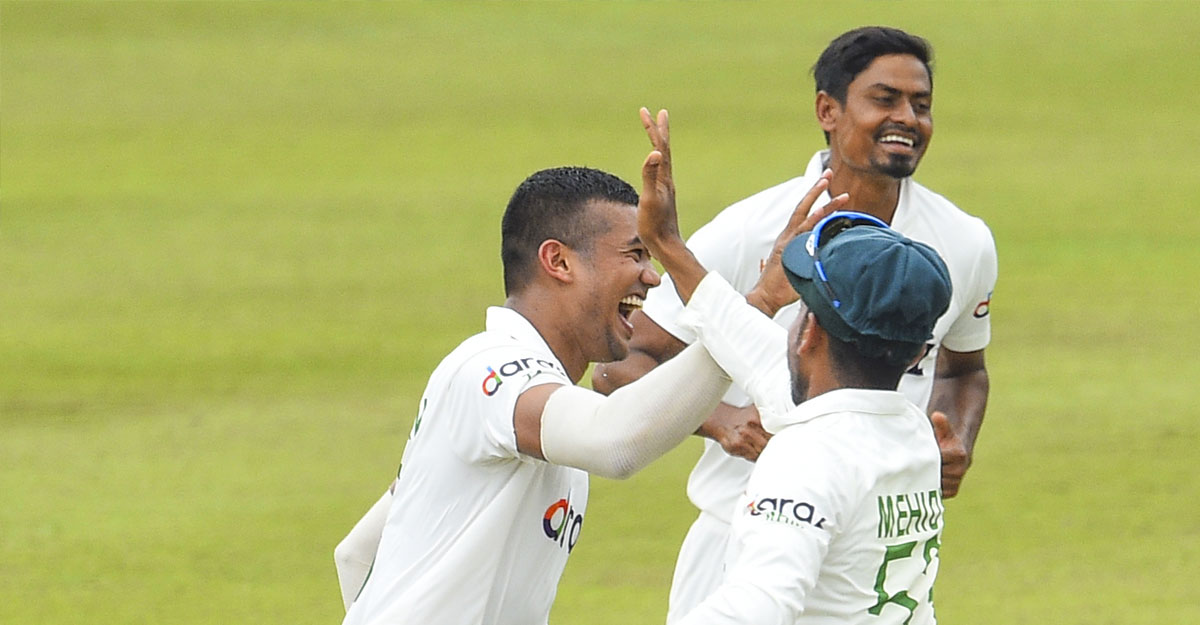 ম্যাচ সেন্টার: তাসকিনের কল্যাণে বাংলাদেশ সারাদিনে নিলো পাঁচ উইকেট