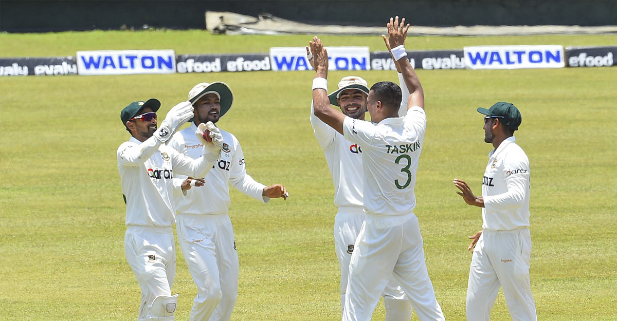 ম্যাচ সেন্টার: লঙ্কানদের তিন উইকেট নিয়ে দিনশেষ
